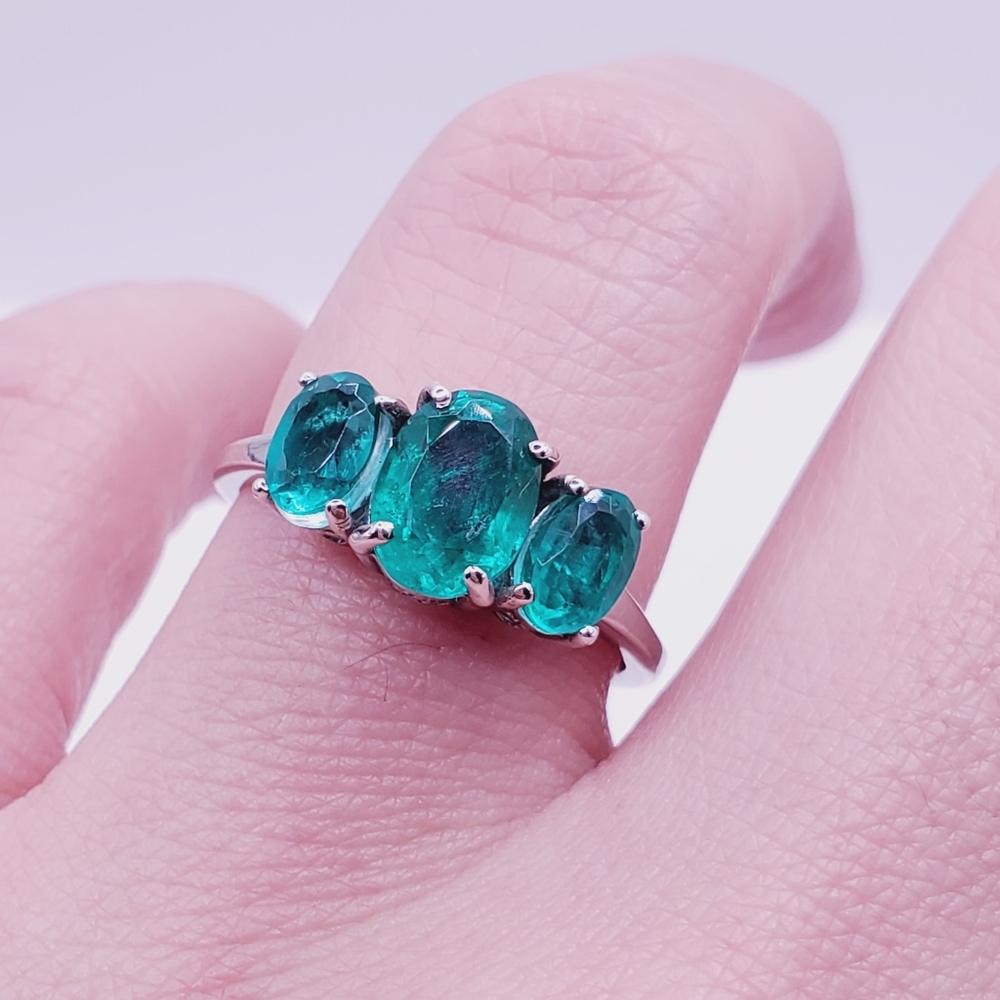 Emerald Green Quartz Platinum | 925 Sterling Silver Ring Three Stone Ring - Picture 4 of 8